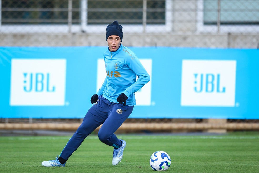 Monsalve tem treinado normalmente no CT Luiz Carvalho — Foto: Lucas Uebel / Grêmio Divulgação