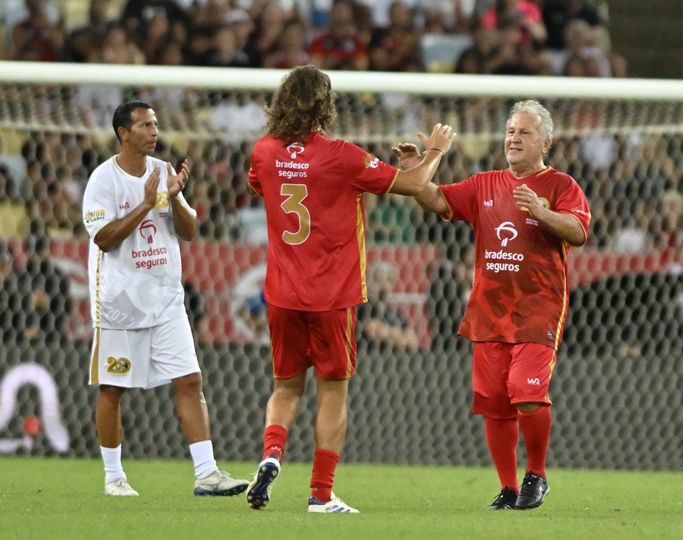 David Luiz e Zico no Jogo das Estrelas — Foto: André Durão