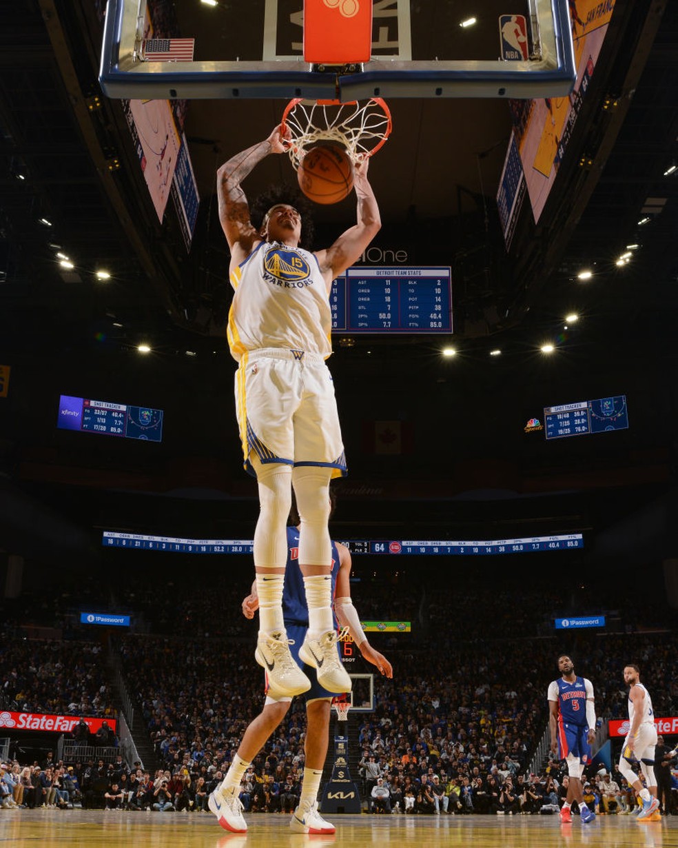 Gui Santos em ação contra o Detroit Pistons — Foto: Getty Images