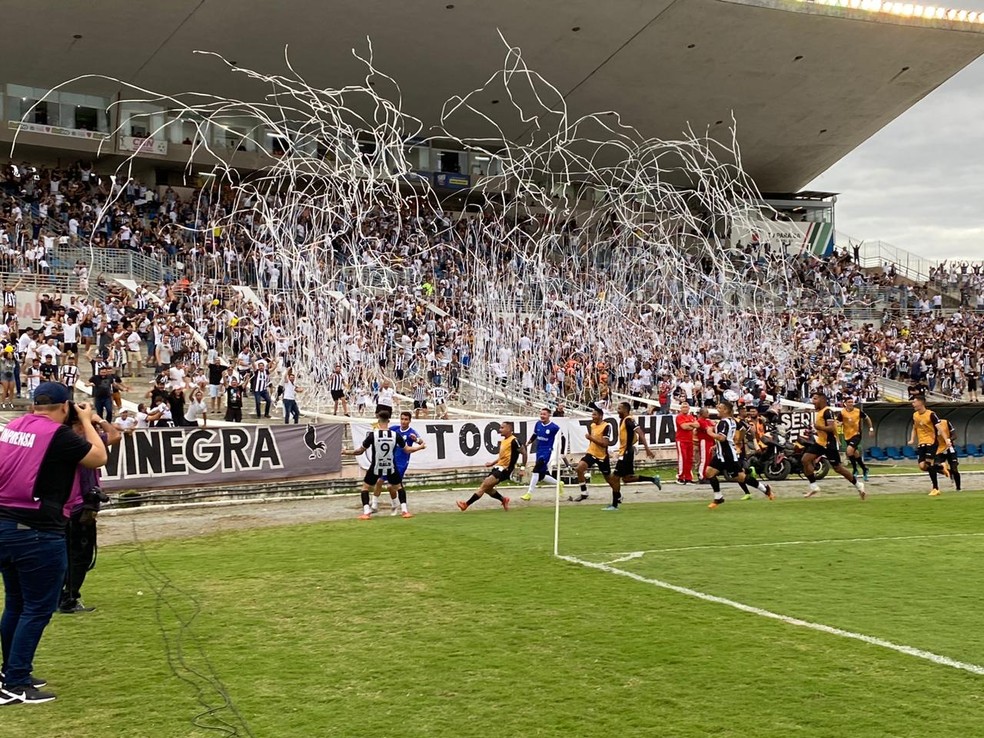 Vitão comemorando o gol contra o Sousa, na final do Campeonato Paraibano de 2023 — Foto: Gabriel Abdon / ge