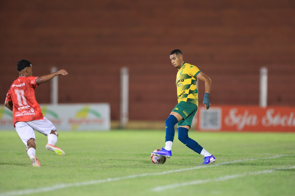 Lorenzo marcou o gol que abriu o placar contra o União — Foto: AssCom Dourado