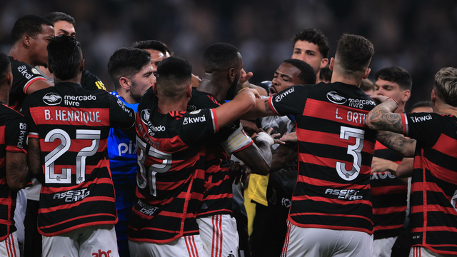 Jogadores de Corinthians e Flamengo se envolvem em confusão