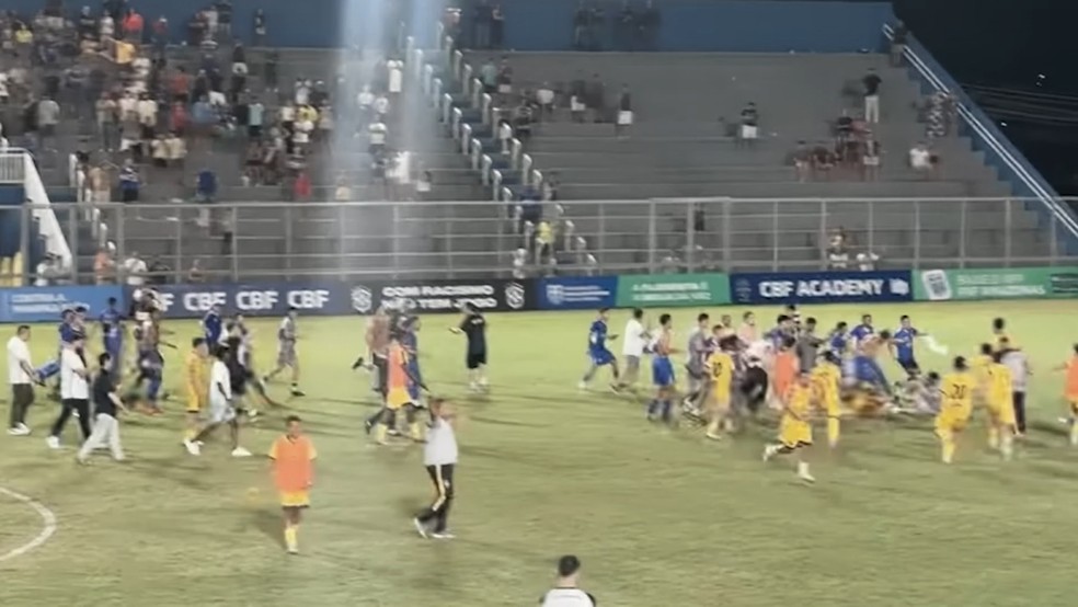 Decis&atilde;o entre Amazonas e Nacional terminou em briga generalizada, invas&atilde;o de torcedores e depreda&ccedil;&atilde;o no est&aacute;dio Carlos Zamith. &mdash; Foto: Divulga&ccedil;&atilde;o