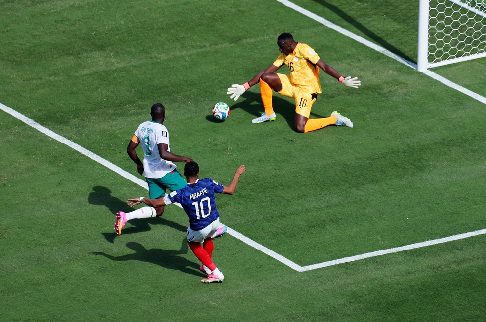 Mbappé marca na partida França Senegal