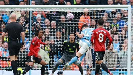 Ídolo do Manchester United se assusta com o time: "É deprimente vê-lo assim" - Rio Ferdinan criticou bastante o começo de temporada da equipe e a atuação na derrota para o Manchester City