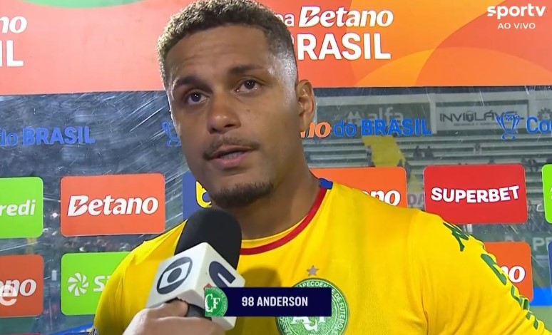 Herói da classificação, goleiro da Chapecoense se emociona e revela que quase se aposentou