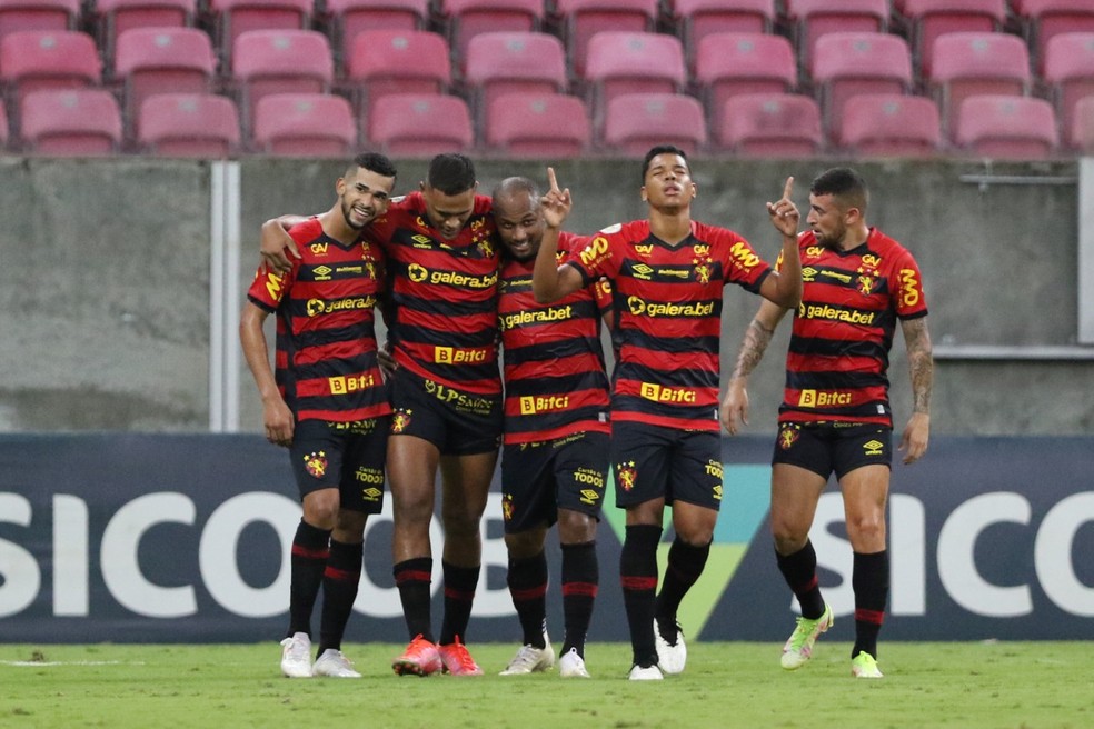 Em clássico empolgante, hat-trick de Mikael sela vitória rubro-negra sobre  o Náutico - Sport Club do Recife