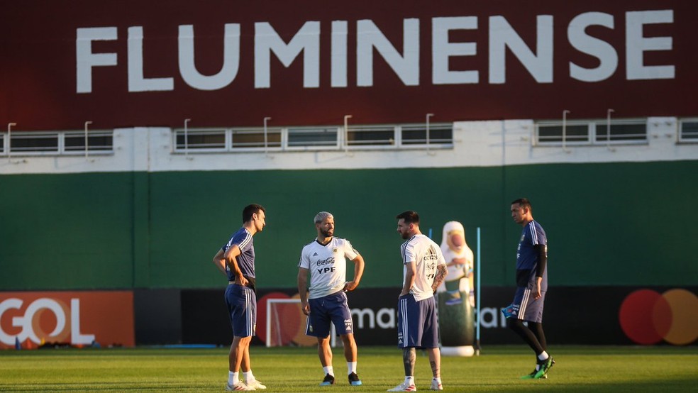 Fluminense brinca e faz montagem com foto de Messi e Cristiano