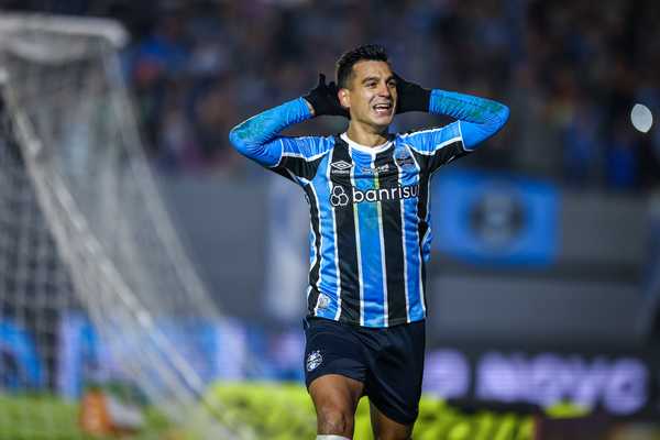 Cristaldo desperta interesse de clubes do exterior e negocia com Grêmio.