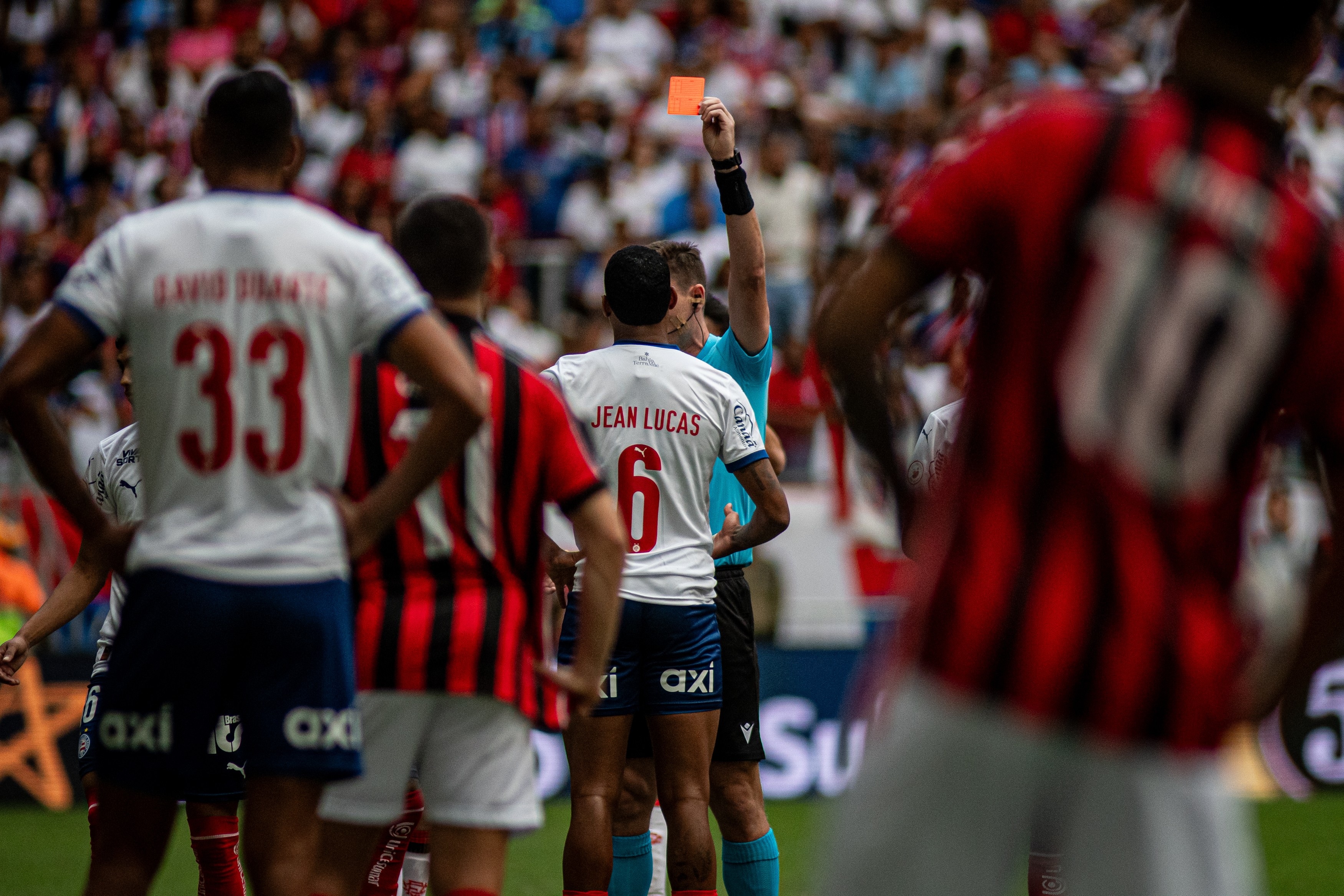 Dupla de Bahia e Vitória pega gancho por expulsão em Ba-Vi 