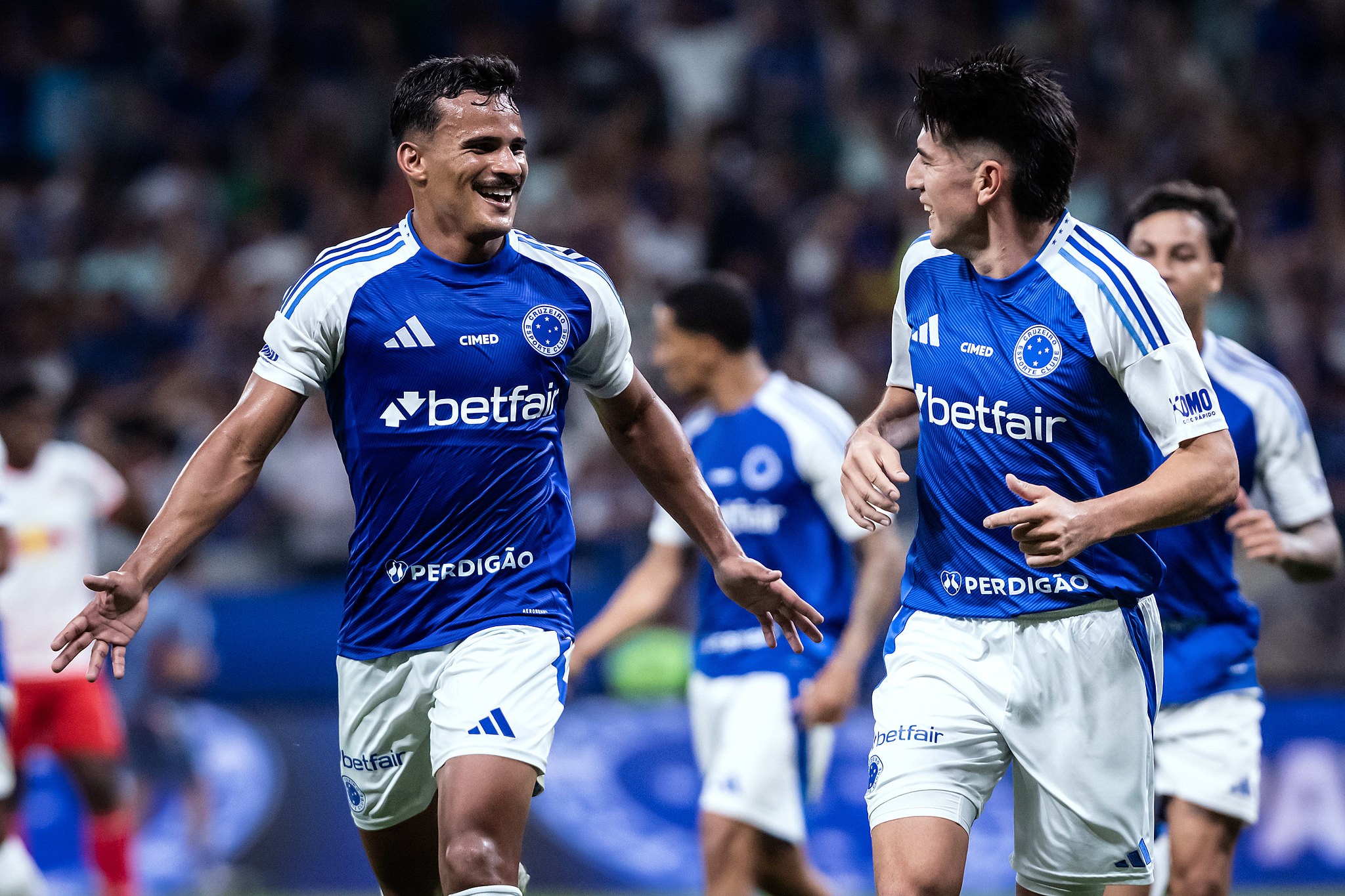 Análise: Cruzeiro reseta jogo no intervalo, vence com méritos 