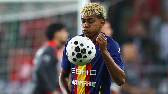 Yamal desfalca o Barcelona e técnico reclama: "Ele jogou pela seleção com dores" - Hansi Flick disse que atacante nem treinou entre os jogos da Espanha e é dúvida também para estreia da Champions