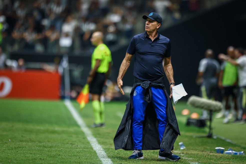 Renato Portaluppi na derrota do Grêmio para o Atlético-MG — Foto: Lucas Uebel/Grêmio FBPA