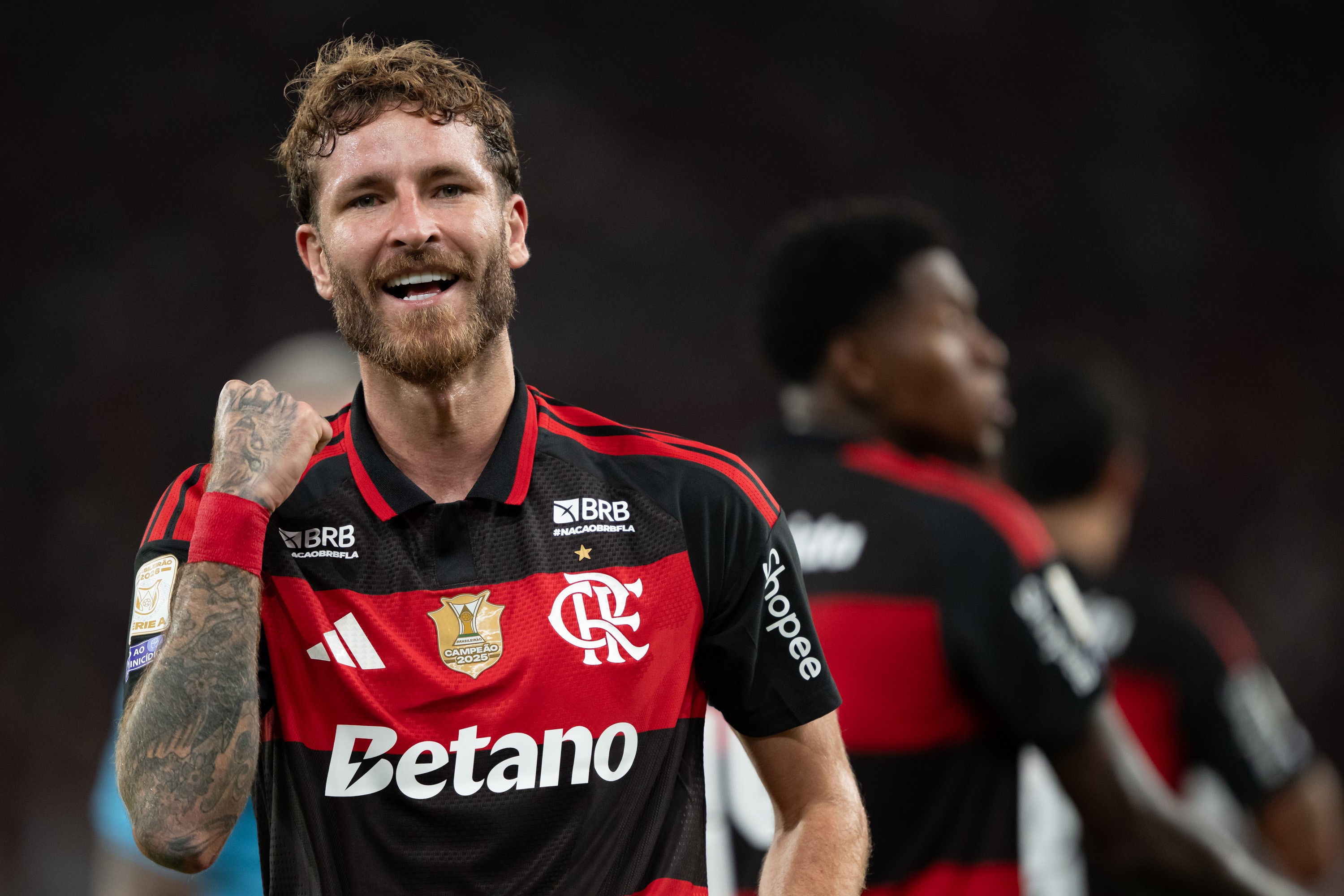 Léo Pereira se destaca e se torna o zagueiro mais goleador do Flamengo no século XXI
