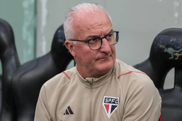 Dorival prepara saídas do São Paulo e evita comentar sobre reforços