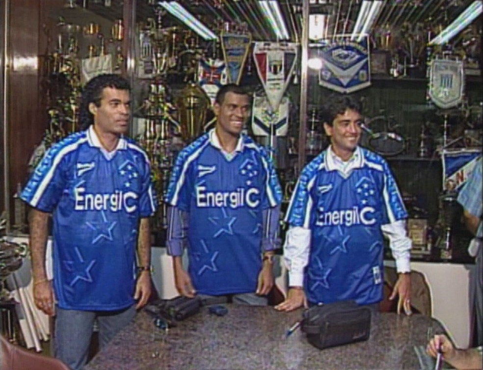 Gonçalves, Pantera e Bebeto sendo apresentados no Cruzeiro, em 1997 — Foto: Reprodução