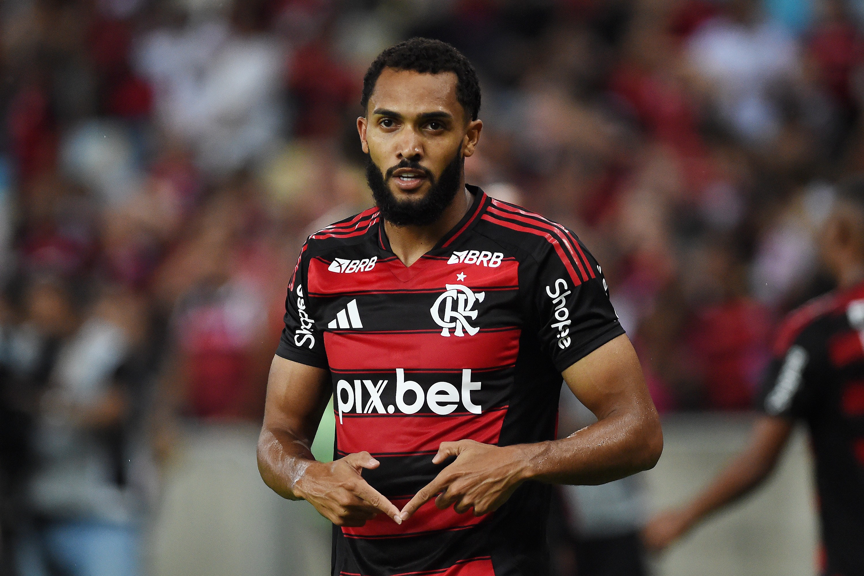 Gol e meta: Juninho busca forma física para se firmar no Flamengo.