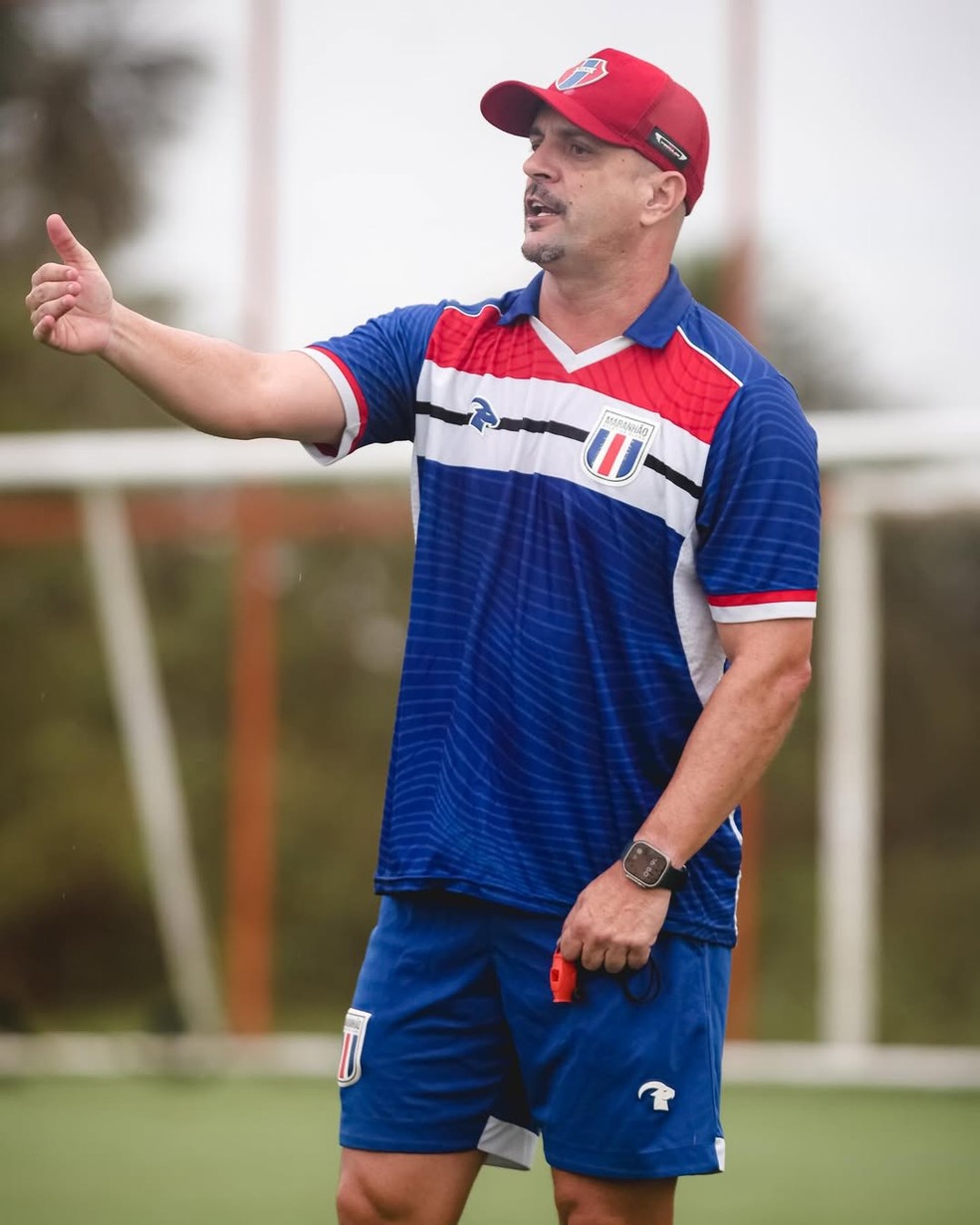 Jerson Testoni durante preparação do Maranhão x Maringá