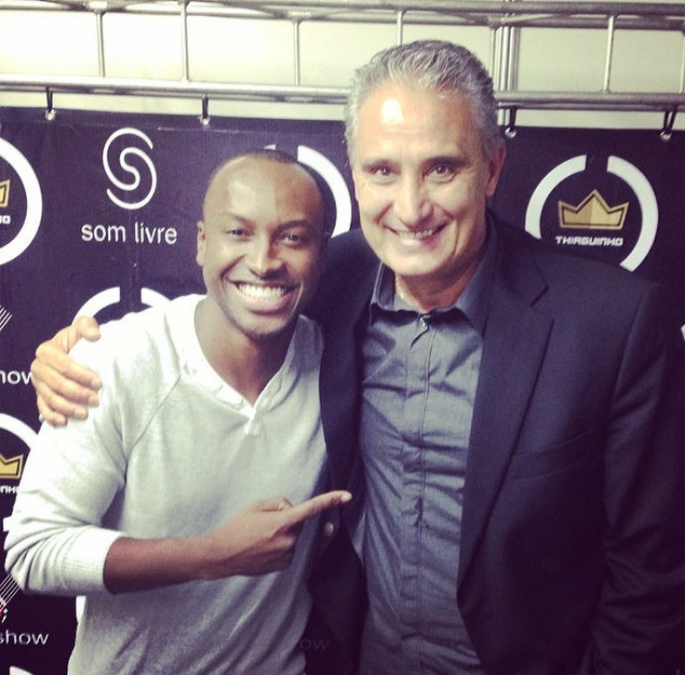 Tite acompanha o show do cantor Thiaguinho — Foto: Reprodução/Instagram