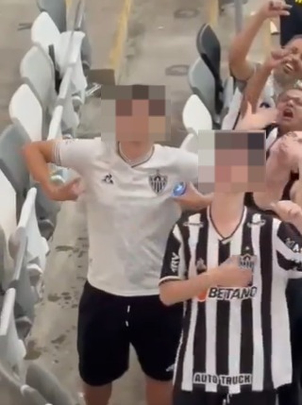 Torcedor do Atlético pode gerar multa ao clube por gestos racistas