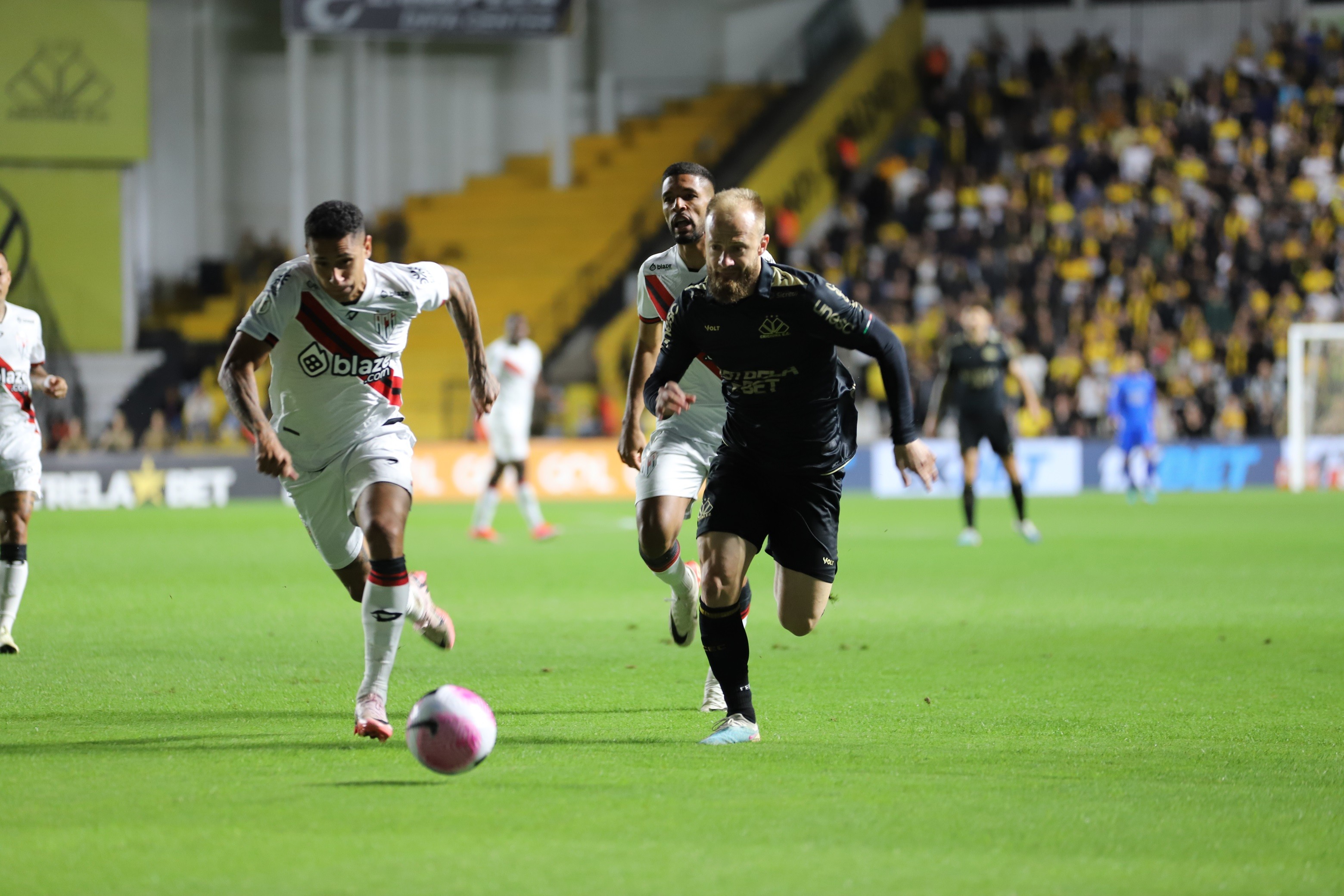 Criciúma x Atlético-GO tem retrospecto equilibrado; veja números