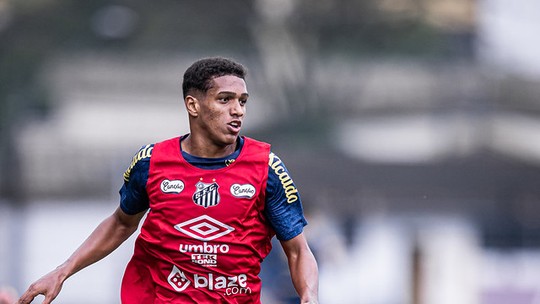 Jogo apoiado e segurança nos treinos: por que Carille deve optar por Souza na lateral do Santos