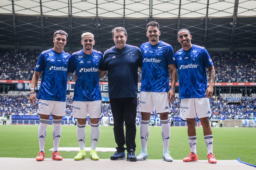 Rodriguinho, Fagner, Pedro Lourenço, Eduardo e Christian; Cruzeiro — Foto: Gustavo Aleixo/Cruzeiro