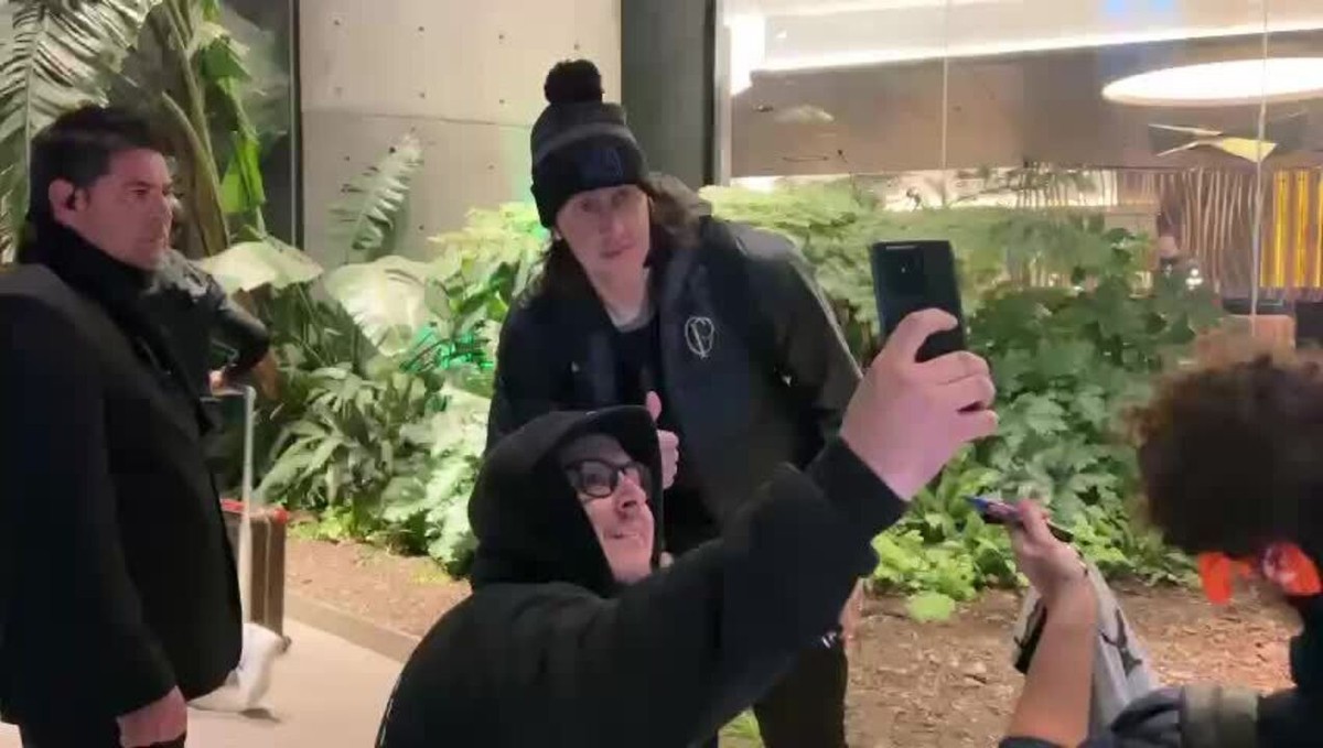 Corinthians desembarca em La Plata para decisão contra o Estudiantes; veja vídeo