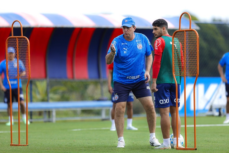 Sem quatro jogadores, Bahia faz treino técnico e tático na Cidade Tricolor