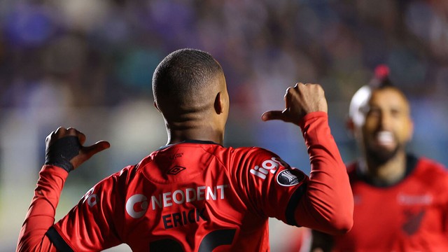 Bolívar vence o Athletico por 3 a 1 de virada no jogo de ida das oitavas de  final da Libertadores