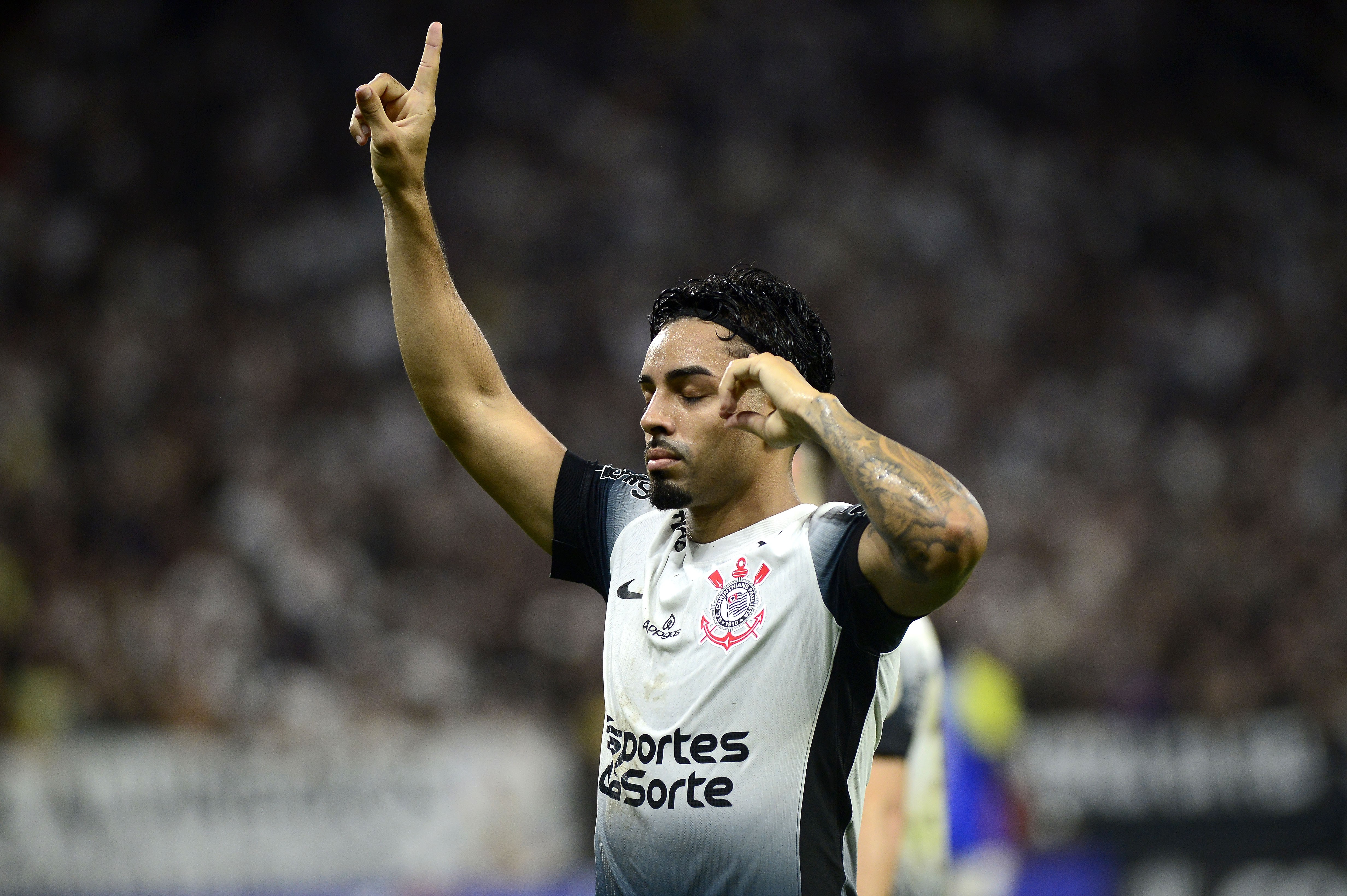 Corinthians encaminha renovação de contrato com Matheus Bidu.