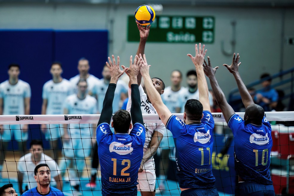 Suzano foi derrotado pelo Minas no seu último jogo pela Superliga — Foto: Hedgard Moraes/MTC