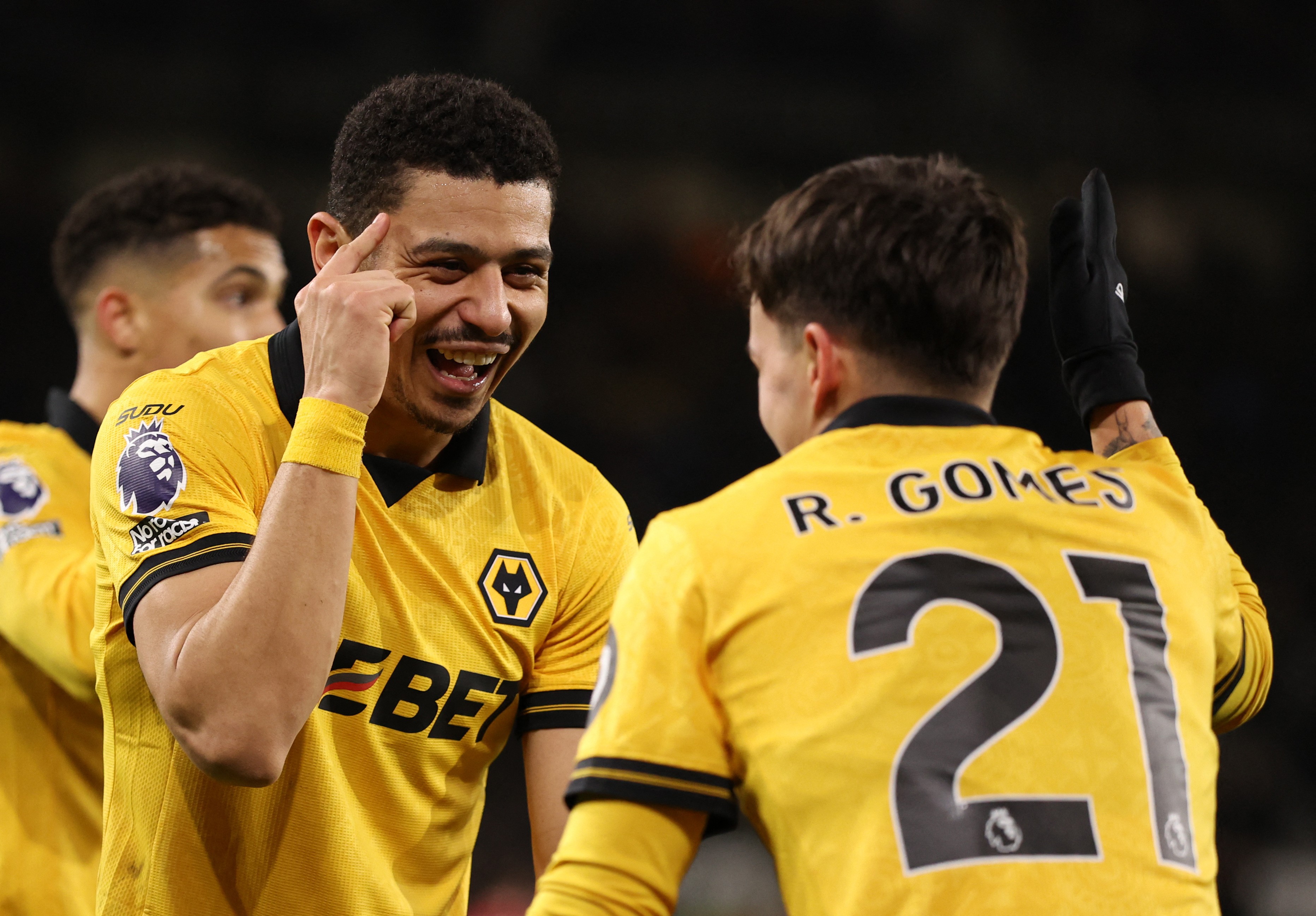 André vira herói improvável e dá vitória crucial ao Wolverhampton contra o Liverpool