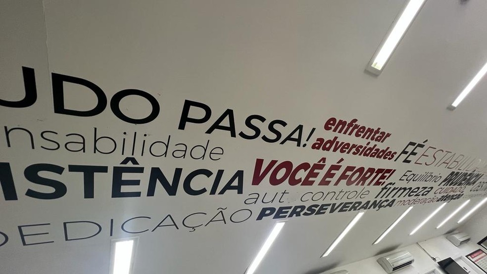 Imagem Figura 2: teto do departamento médico da base do Flamengo