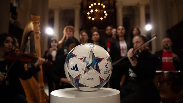 Inspirada nos hinos, Adidas lança bolas das Champions League 2023