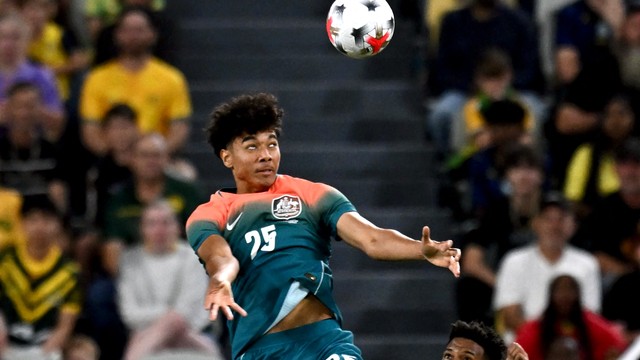 Estêvão disputa com Herrington Brasil x Austrália Amistoso Seleção Brasileira