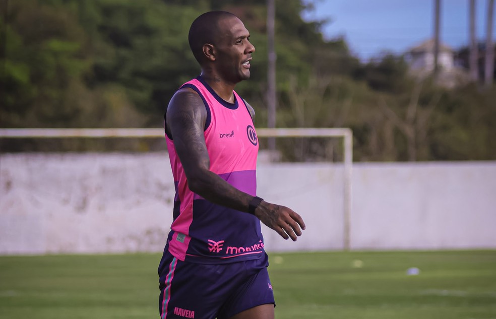 Éverton Luiz, de 37 anos, traz experiência para o Laguna — Foto: Raphael Oliveira/Laguna SAF