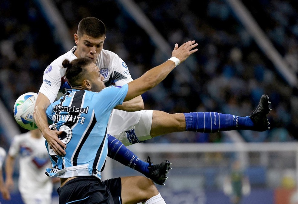 Grêmio x Godoy Cruz - Sul-Americana - Braithwaite - Arena do Grêmio — Foto: SILVIO AVILA / AFP