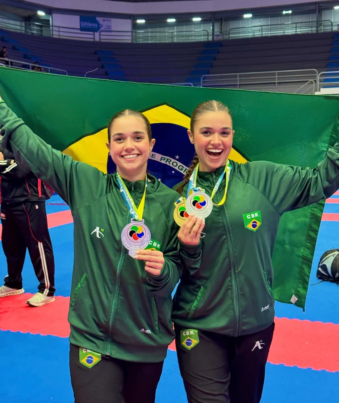 Com dobradinha na final, gêmeas de Praia Grande conquistam três medalhas no Pan-Americano de Karatê
