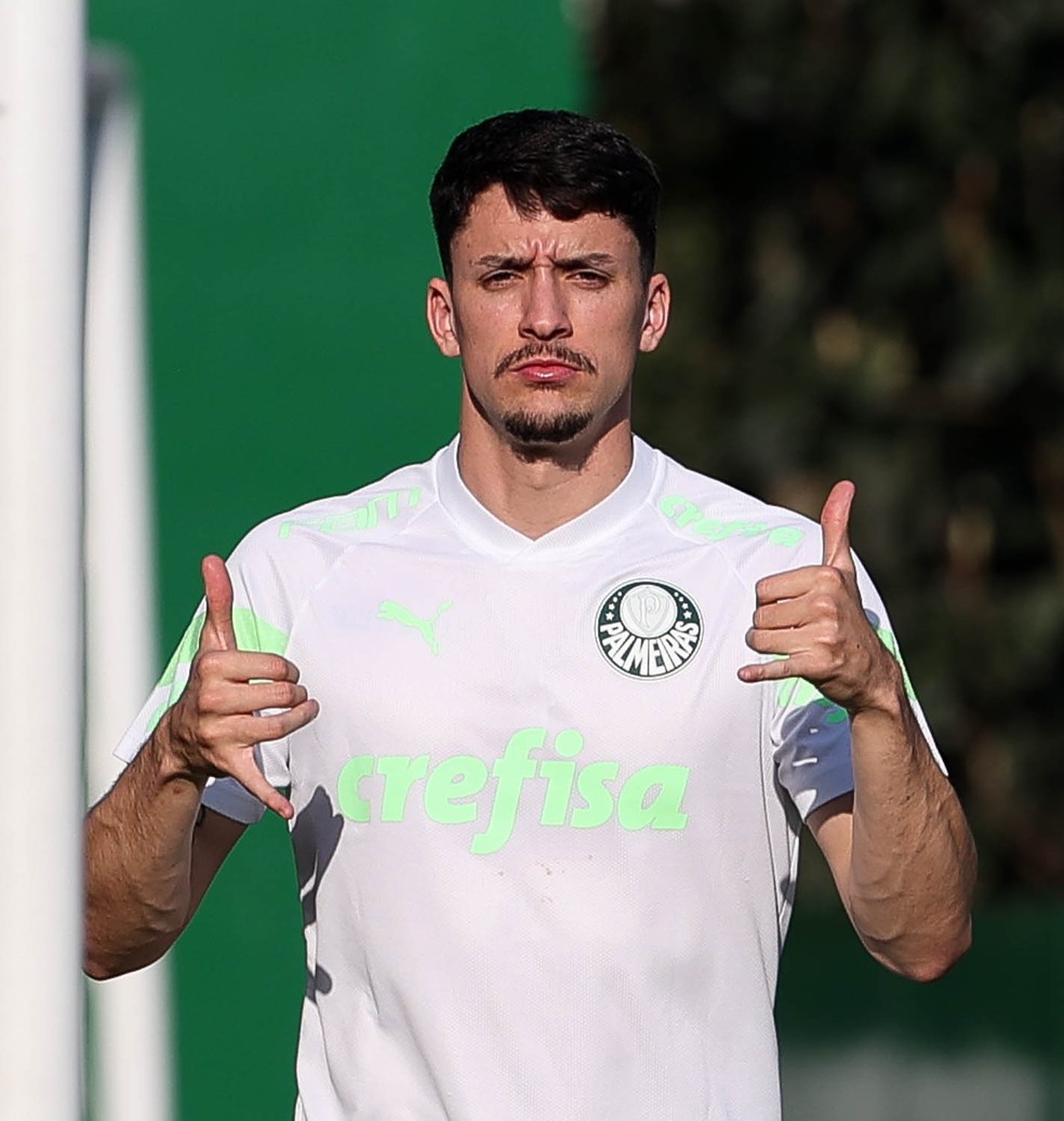 Piquerez em treino do Palmeiras nesta quarta-feira — Foto: Cesar Greco/Palmeiras