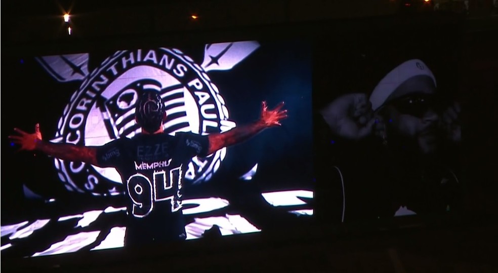 Memphis Depay é apresentado para a torcida do Corinthians — Foto: Reprodução/Sportv