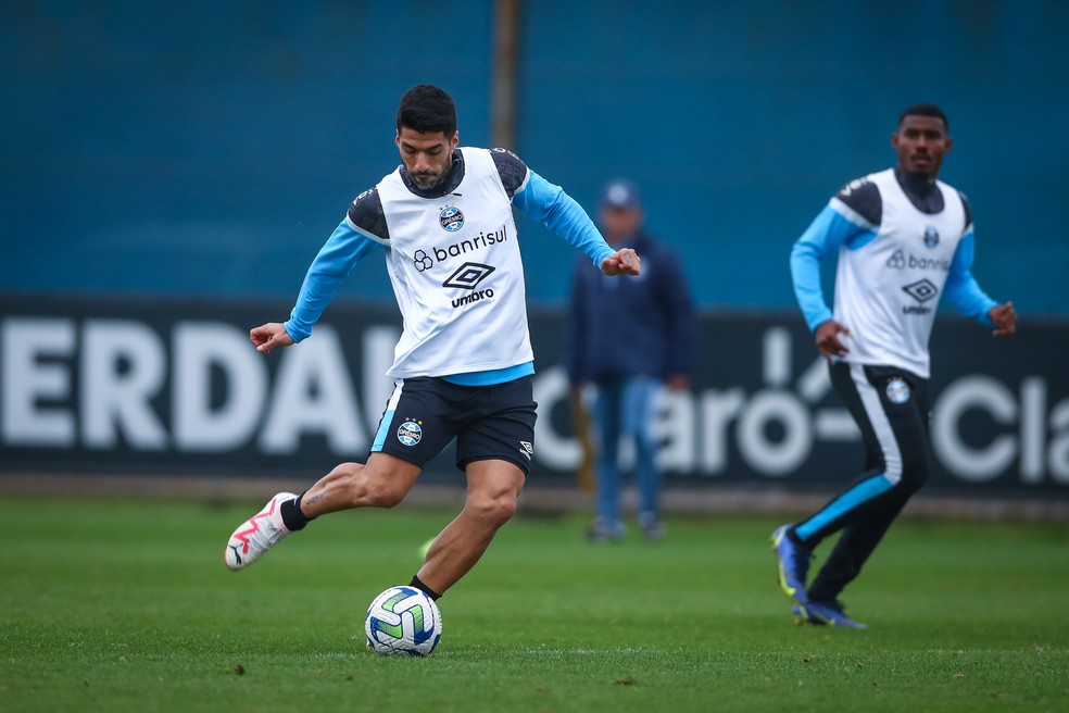 Suárez em treino do Grêmio — Foto: Lucas Uebel/Grêmio