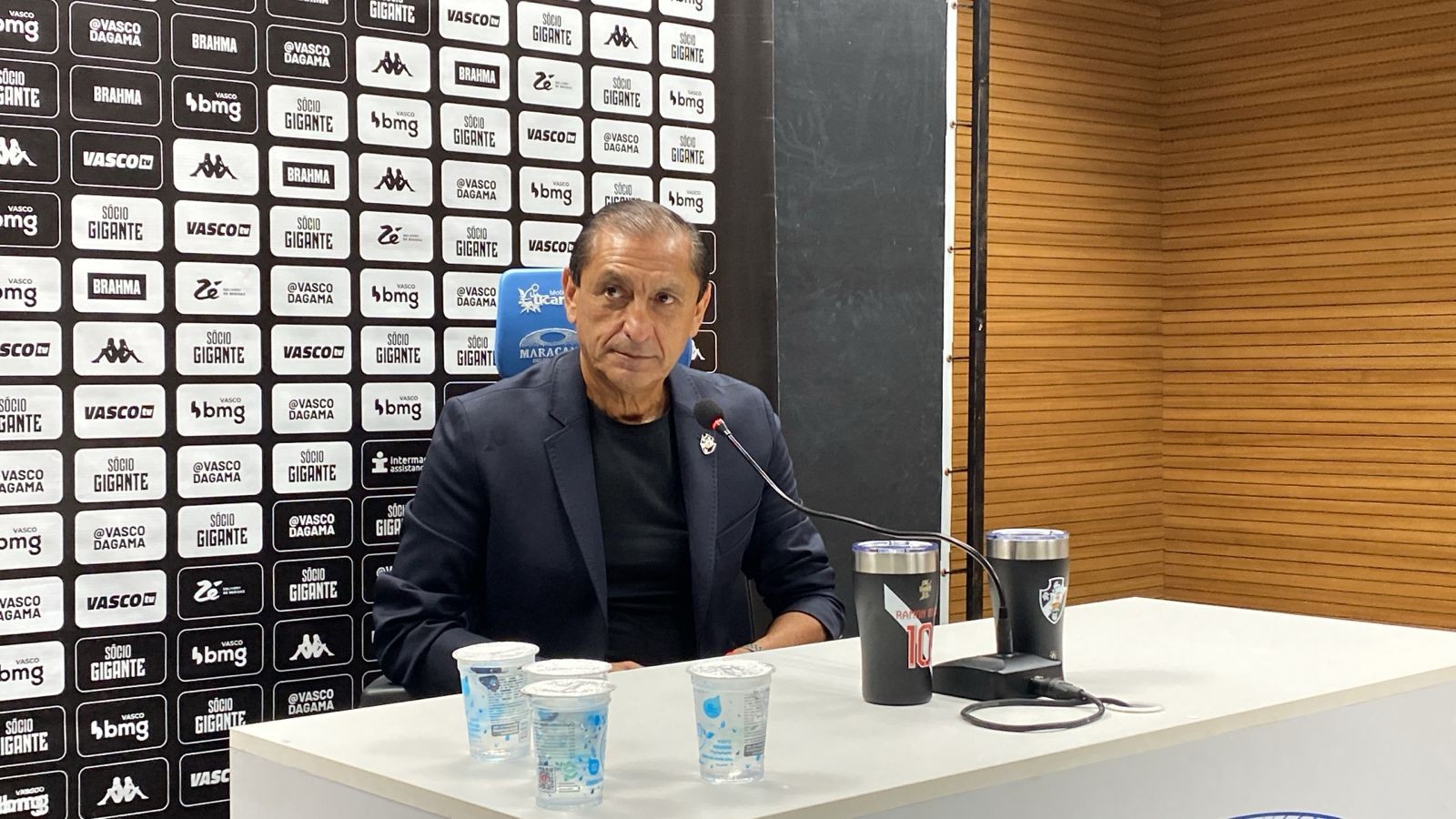 Ramón Díaz ironiza público modesto em Fluminense x Vasco: 