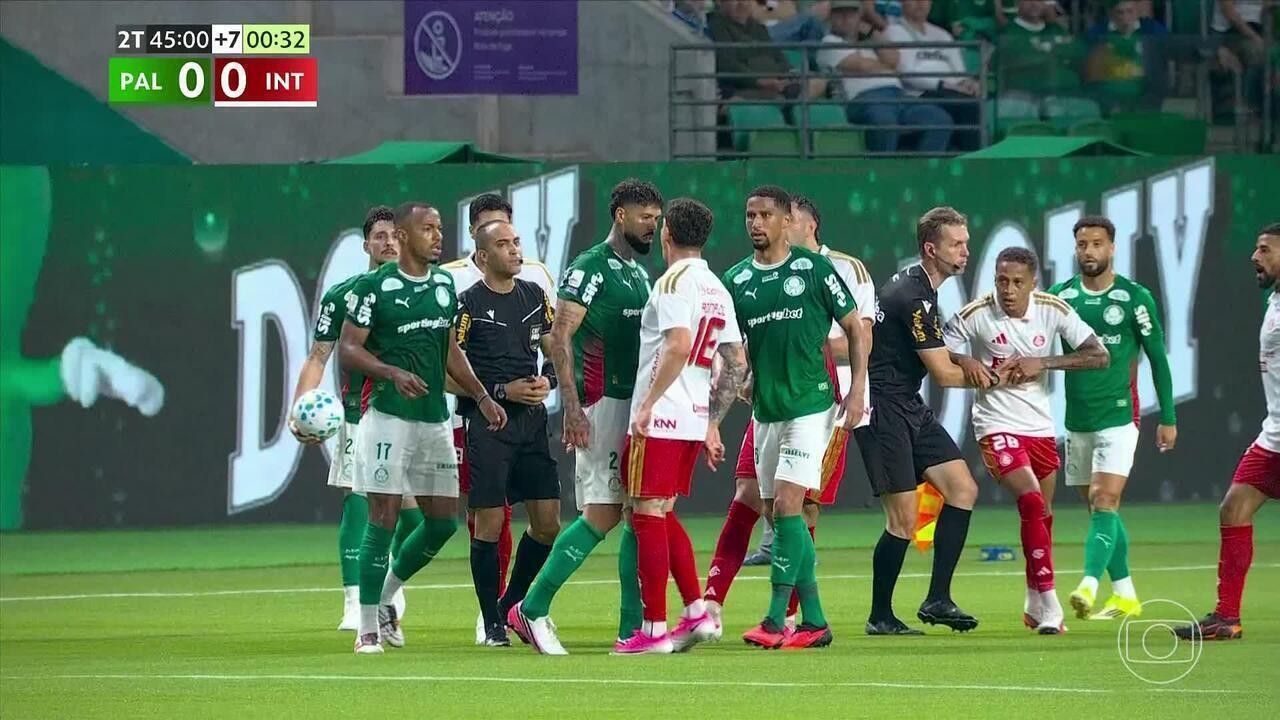 Inter negocia com atacante sueco que atua na Grécia; confira detalhes