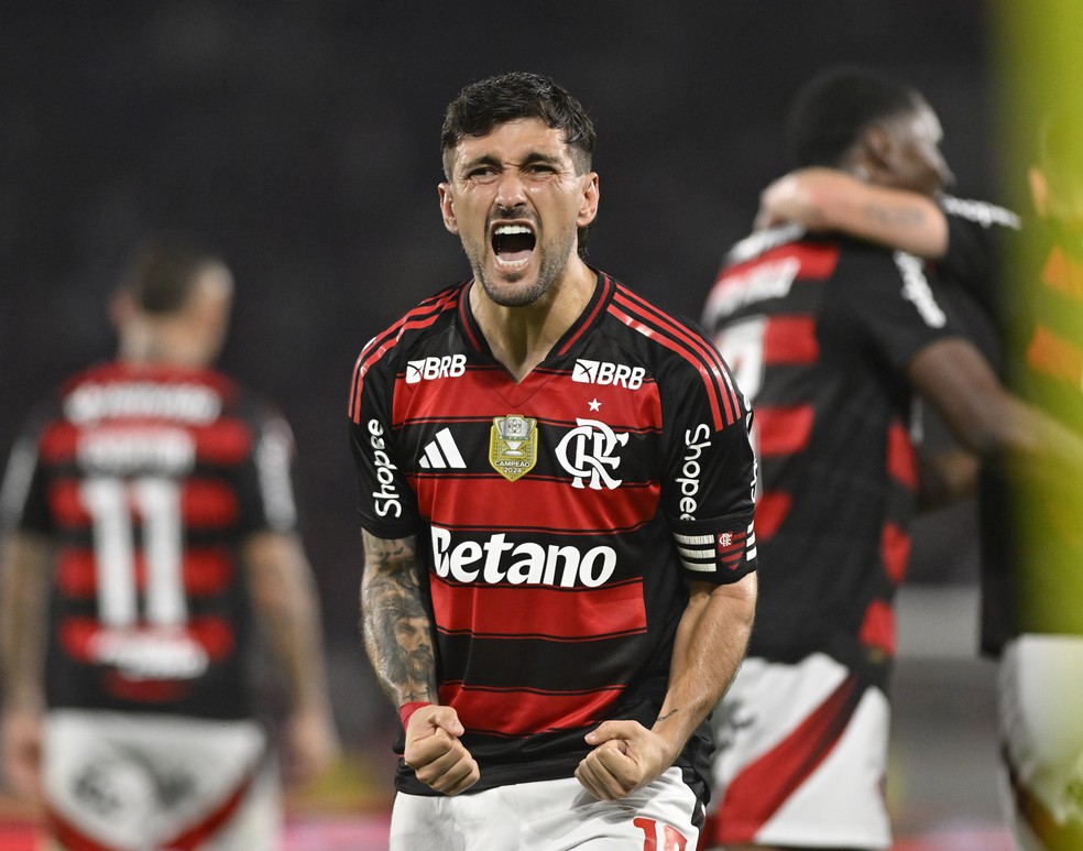 Arrascaeta comemora gol do Flamengo contra o Bragantino  Foto: Andr Duro