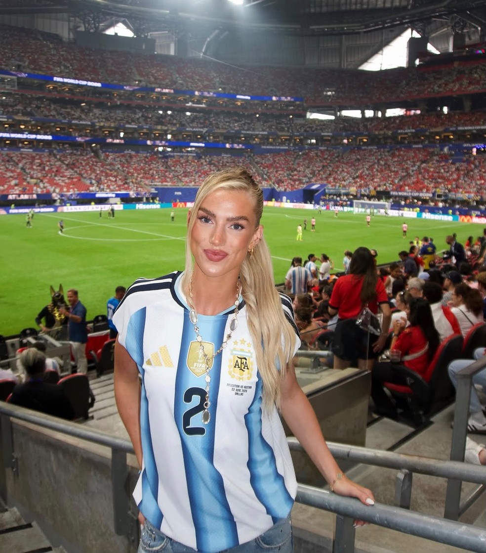 Kelci-Rose Bowers vai torcer para a Argentina mesmo sendo inglesa — Foto: Reprodução/ Instagram
