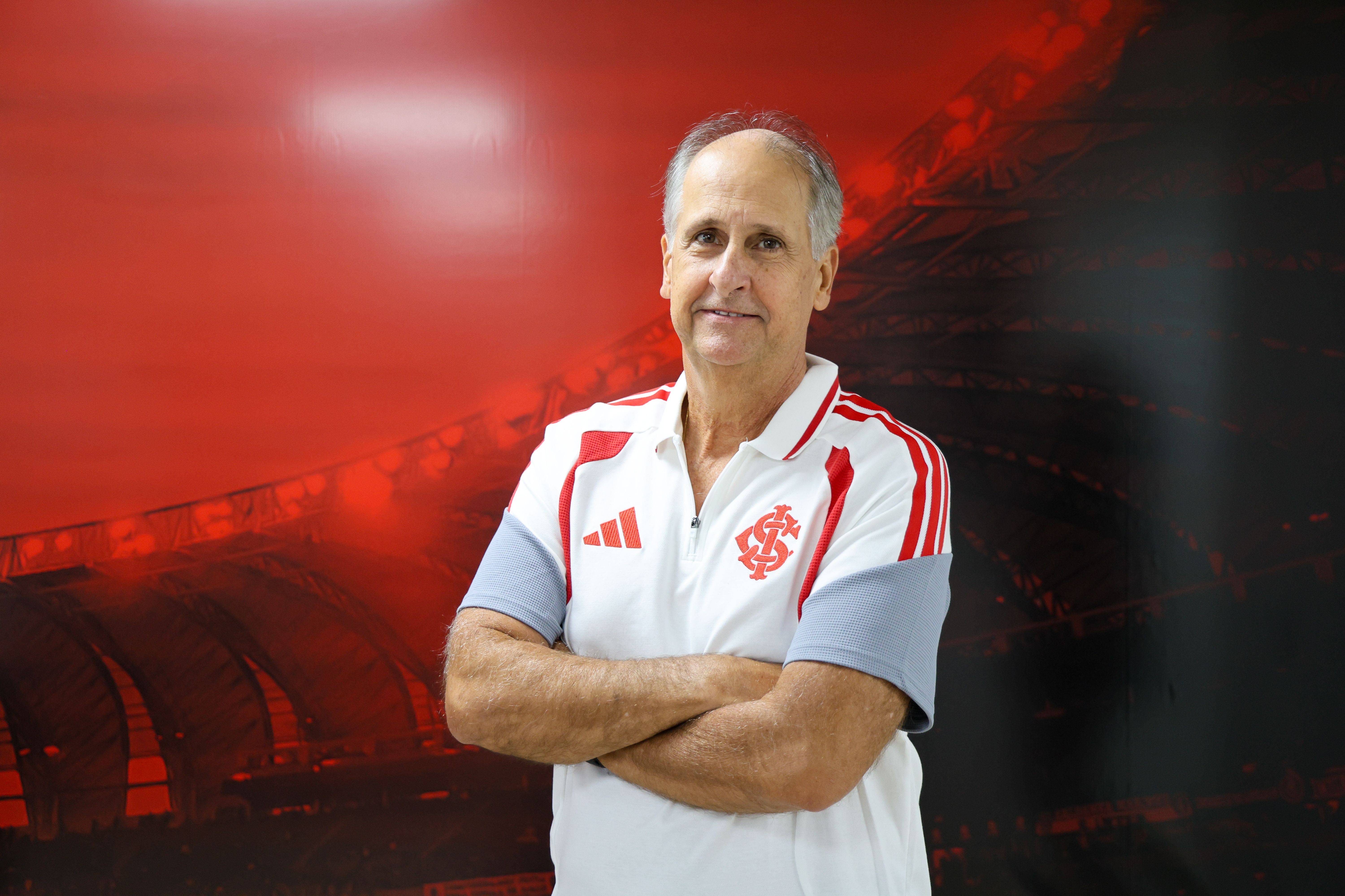 Inter confirma acerto com Carlos Noval para comandar a base e efetiva novo diretor
