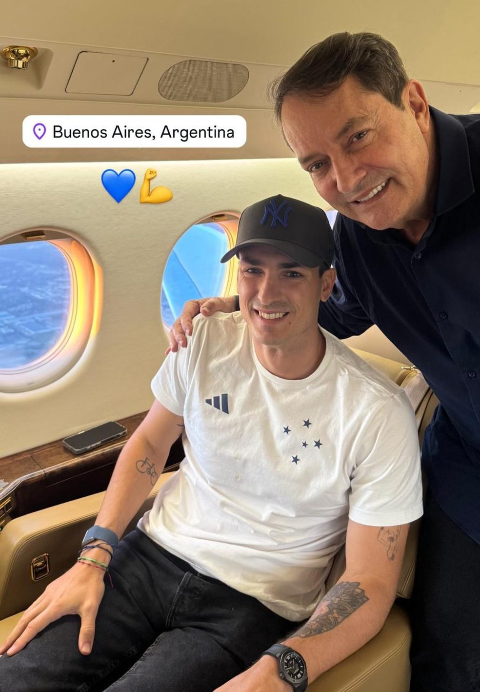 Dinenno viajou com Pedro Lourenço, dono da SAF do Cruzeiro. para jogo contra o Lanús — Foto: Divulgação