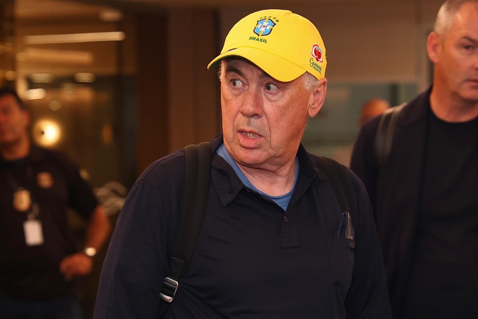Carlo Ancelotti em chegada ao Rio de Janeiro — Foto: Roberto Filho/Brazil News