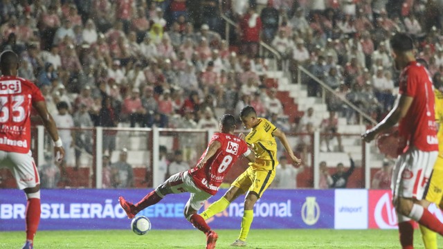 Jogo foi morno na etapa inicial